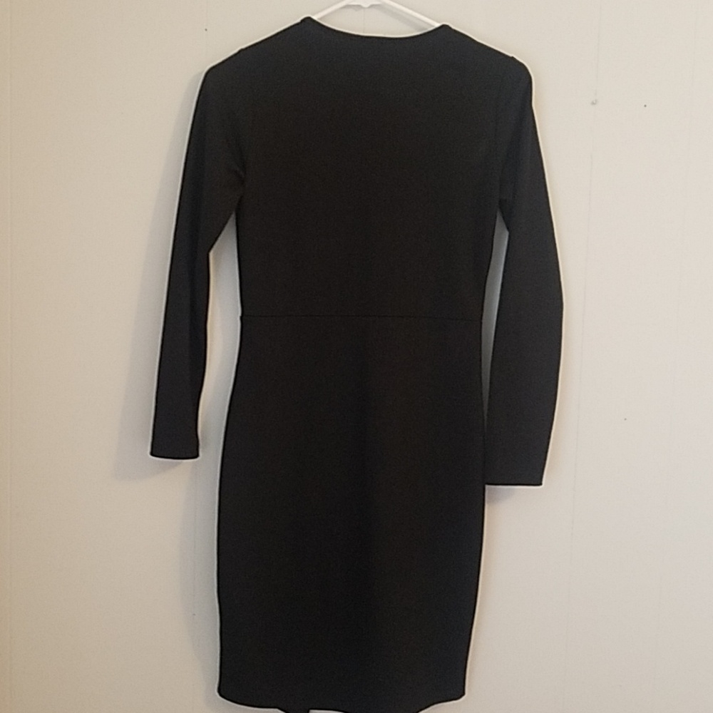 Light weight black long sleeved zipper dress - Picture 4 of 5
